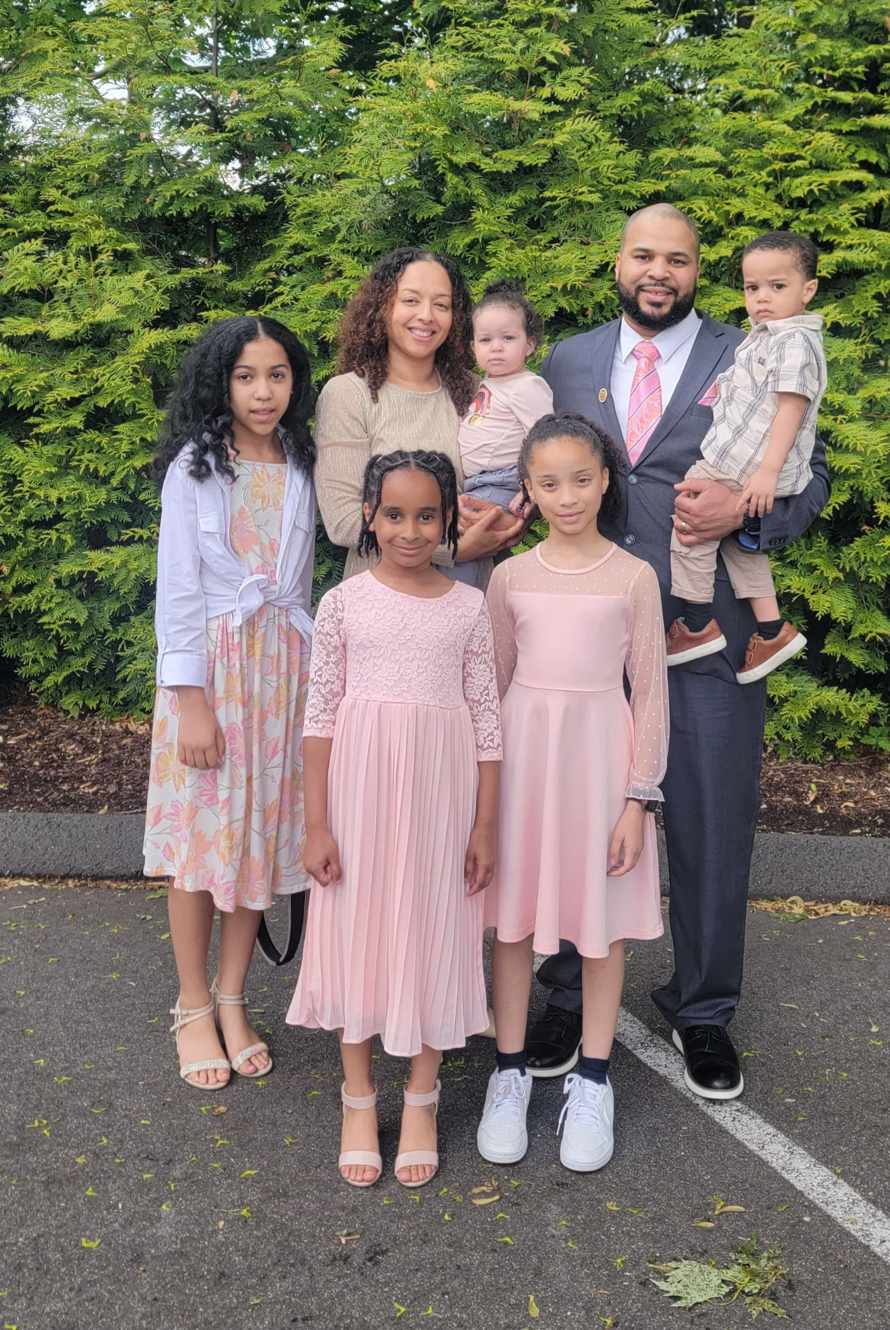 Eric Richardson with his wife and children outdoors